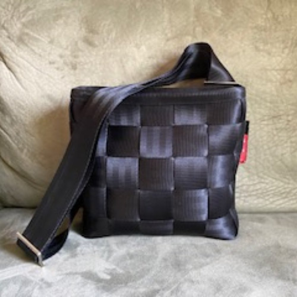 Harvey's Seatbelt Crossbody Bag, Black